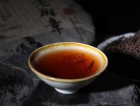 2008年的老班章普洱茶饼生茶缺了一块值钱吗？